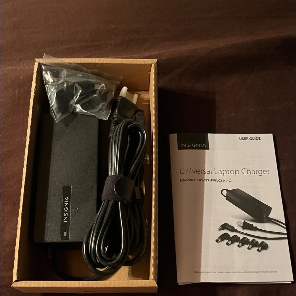 Insignia Universal Laptop Charger - Black
